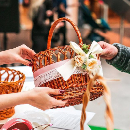 We decorate Easter baskets in Forum Lviv!